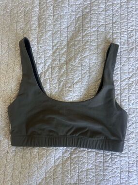 Vuori Women's Scoop Neck Sports Bra - Olive Green